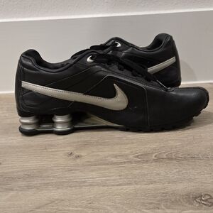 Nike Men’s Black & Silver Shox Athletic Shoes